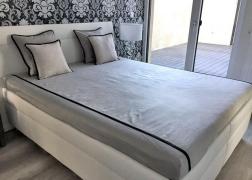 Gala ágyneműtartós ágy fehér textilbőr bevonattal